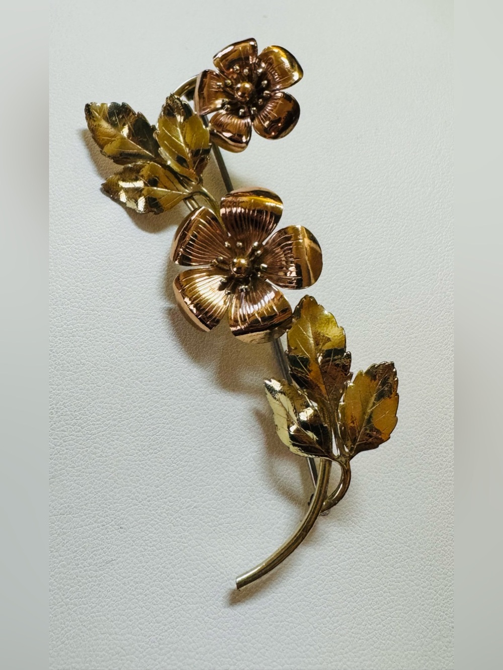 Vintage signed Diana gold tone flower brooch pin